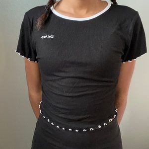 “Babe” cropped fitted shirt